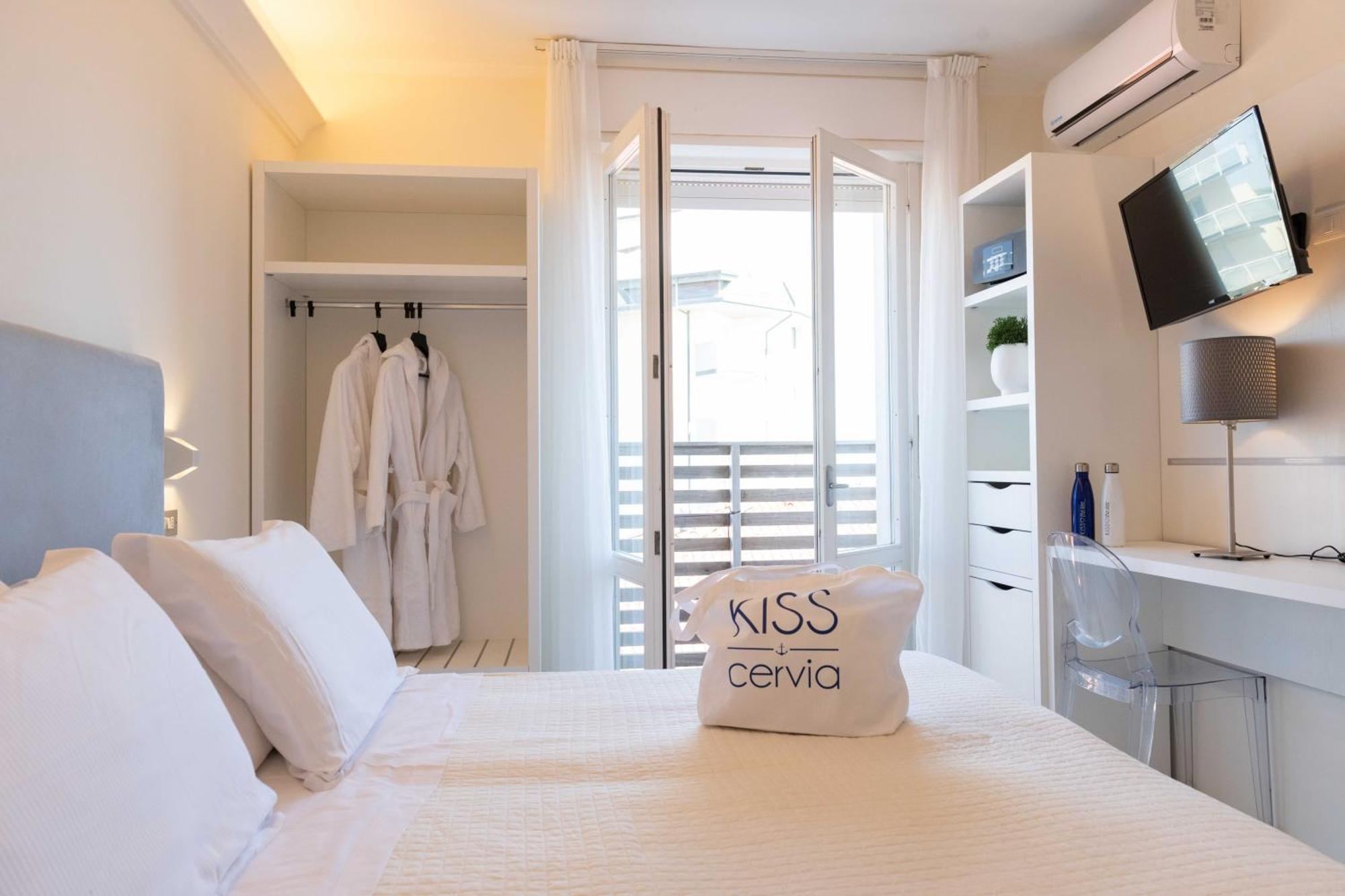 Kiss Beachfront Hotel & Restaurant Cervia Zewnętrze zdjęcie